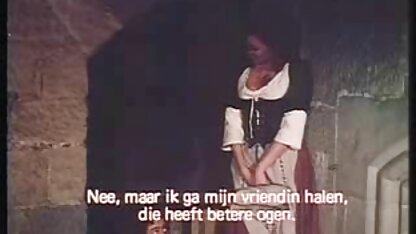 Anna ik wil mijn oma neuken Pi poseert met gitaar