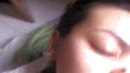 Bebaarde Hindoe verheugt zich als een kind dat mollige vrouw heeft ingestemd om met hem te spelen neuken met mijn oma op camera