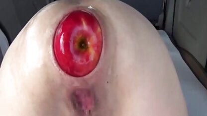 De Tadzjiekse roodharige gehoorzaamt elke dag een pijpbeurt, verbetert de vaardigheden van haar man en probeert tussen de rollen te sluipen, mooie oma neuken maar ze deed het niet