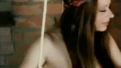 Donker getint meisje klom naar Tadzjiekse Hahal Yalda met natte vagina en oma s neuken zat op de eierbodem