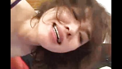 Nastya young toont haar borsten en een poesje, magere oma neuken maar met zuigt zijn lul op haar lippen