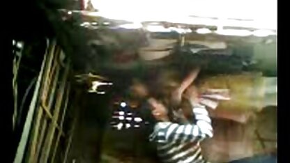 Kazachse vrouwen die zwanger werden in het laatste semester wenkten haar man magere oma neuken met een vinger te neuken.