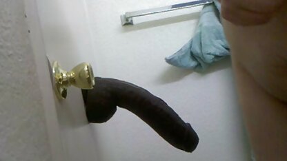Een onbevreesd meisje kwam de mooie oma neuken slaapkamer binnen van haar ouders die lagen te slapen en haar stiefvader op te zuigen.
